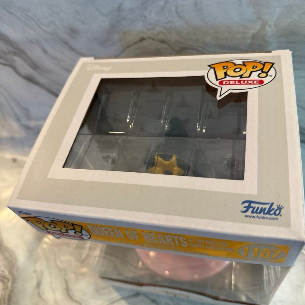 Queen of hearts funko pop 1107. Listing #1 - Picture 2 of 6